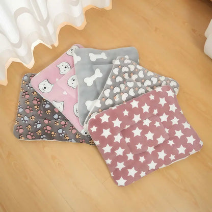 Flannel Pet Sleeping Bed - Luxurious Plush Design with Soft Padding, Stain-Resistant, Machine Washable, Available in Two Sizes (69x52 cm, 89x68 cm) for Dogs and Cats